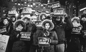 Rassemblement à New York en hommage aux journalistes de Charlie Hebdo